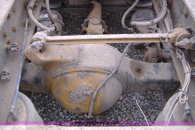 image for item A1878 2006 Freightliner Columbia-TA semi truck