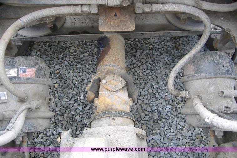 image for item A1878 2006 Freightliner Columbia-TA semi truck