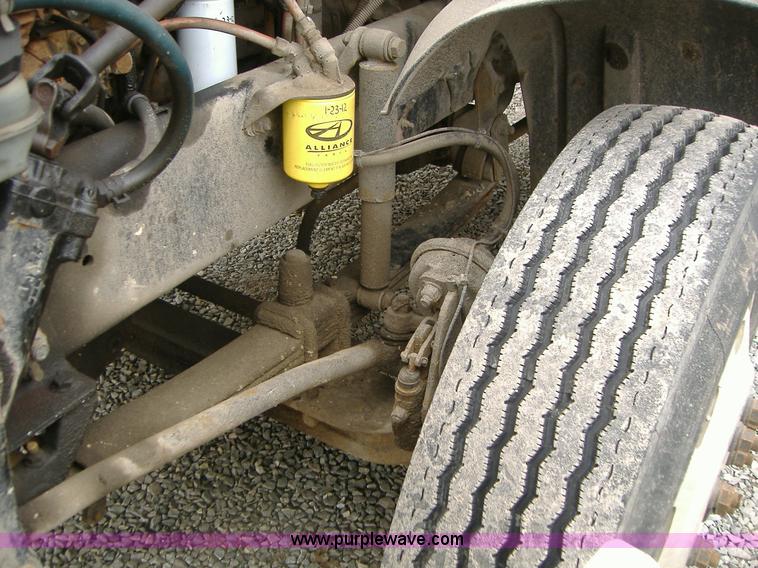 image for item A1878 2006 Freightliner Columbia-TA semi truck