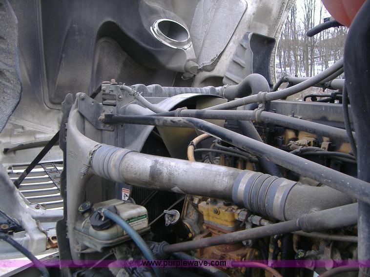 image for item A1878 2006 Freightliner Columbia-TA semi truck