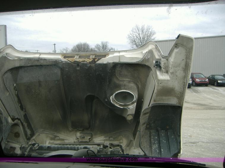 image for item A1878 2006 Freightliner Columbia-TA semi truck