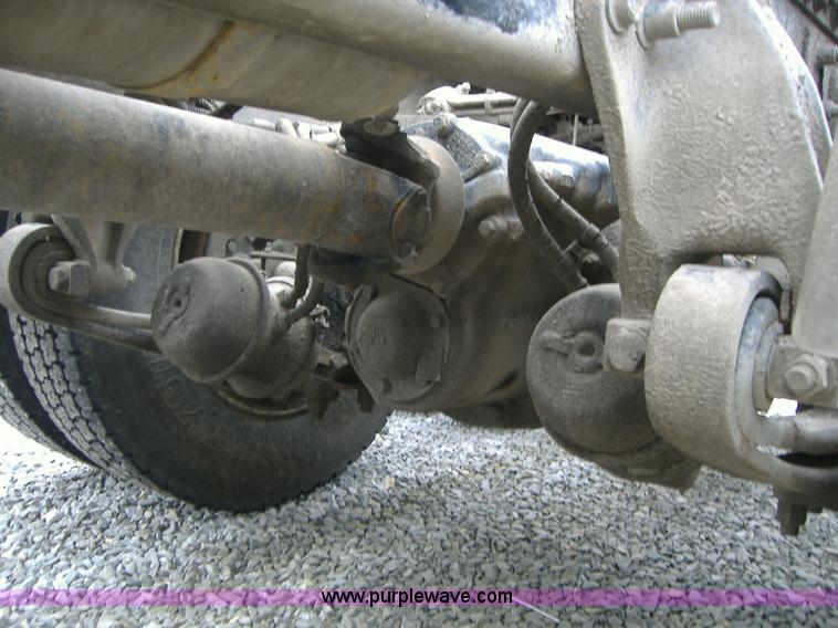 image for item A1878 2006 Freightliner Columbia-TA semi truck