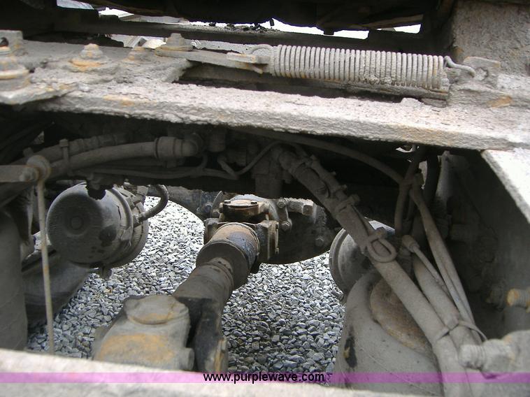 image for item A1878 2006 Freightliner Columbia-TA semi truck