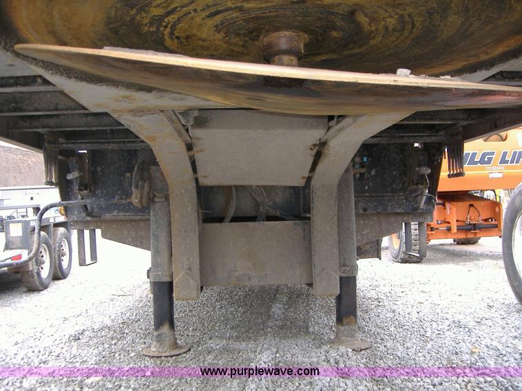 image for item A1879 2005 Ledwell 48' tandem axle hydratail tilt bed trailer