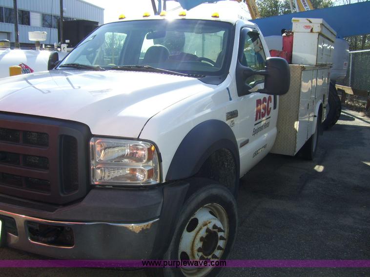 image for item A1880 2006 Ford F550 service truck