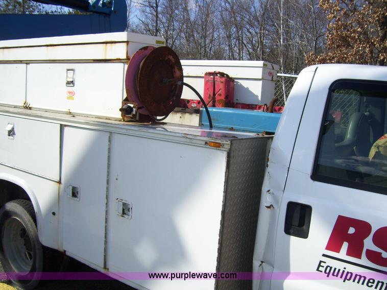 image for item A1880 2006 Ford F550 service truck