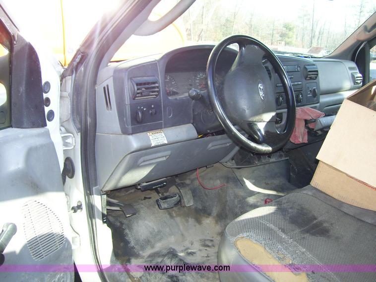 image for item A1880 2006 Ford F550 service truck