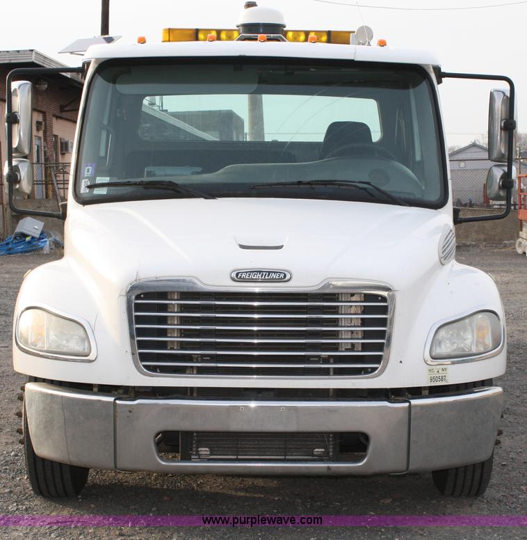 image for item A1882 2006 Freightliner M2 106 flat bed truck with hydraulic tail