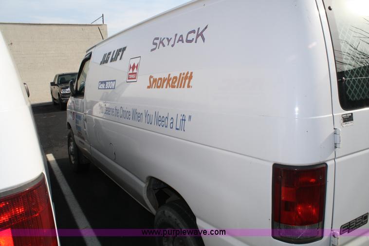image for item A1883 2002 Ford E350 cargo van