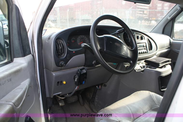 image for item A1883 2002 Ford E350 cargo van