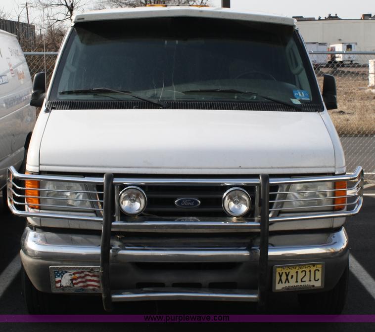 image for item A1884 2005 Ford E350 cargo van