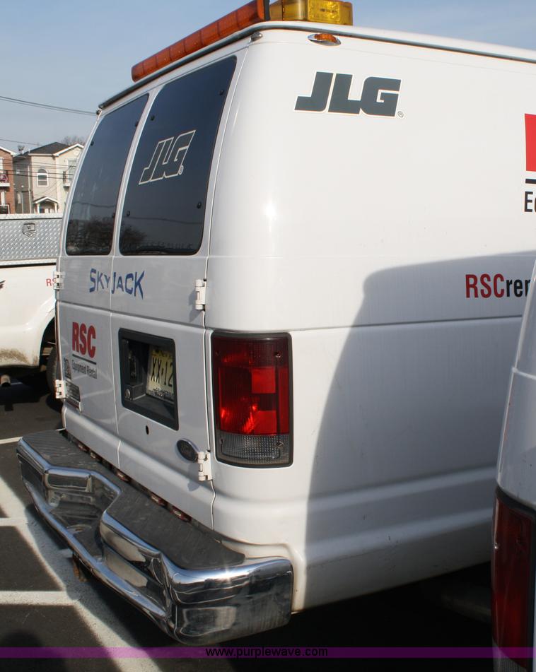 image for item A1884 2005 Ford E350 cargo van