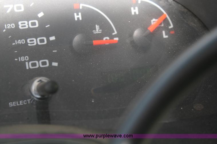 image for item A1884 2005 Ford E350 cargo van