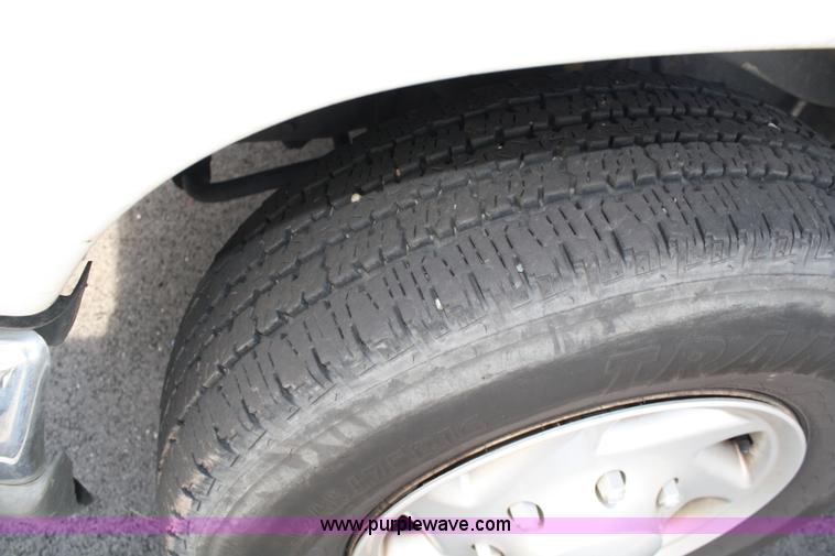 image for item A1884 2005 Ford E350 cargo van