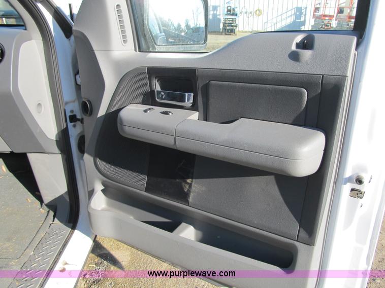 image for item A4928 2007 Ford F150 XLT pickup truck