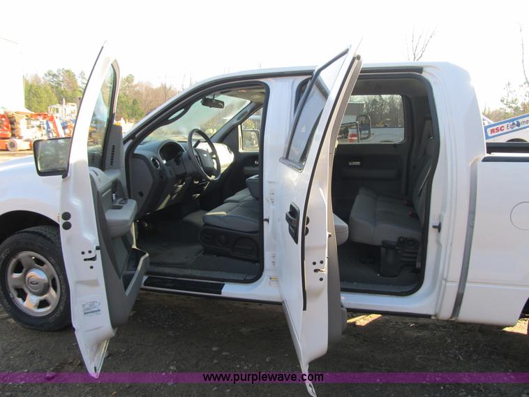 image for item A4928 2007 Ford F150 XLT pickup truck