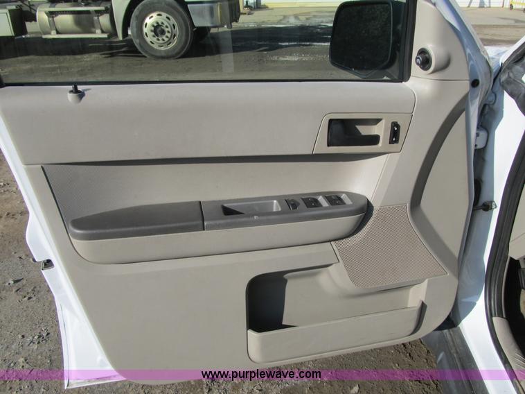 image for item A4929 2008 Ford Escape SUV