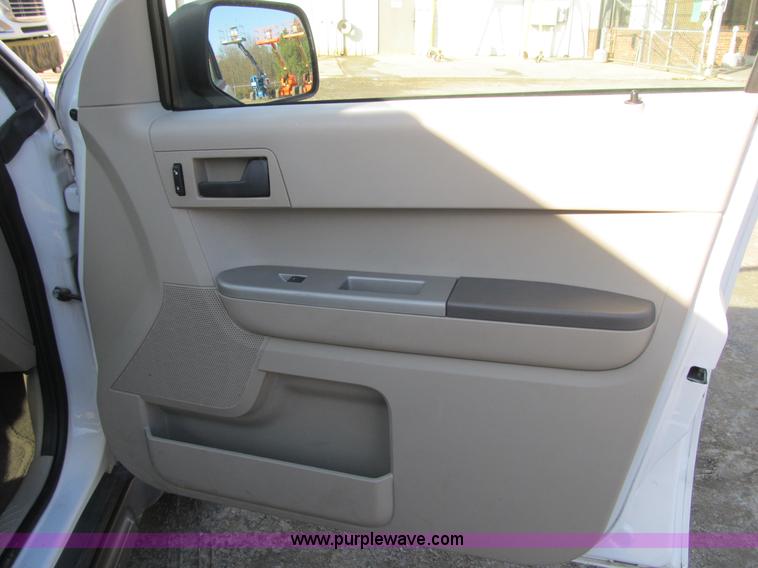 image for item A4929 2008 Ford Escape SUV