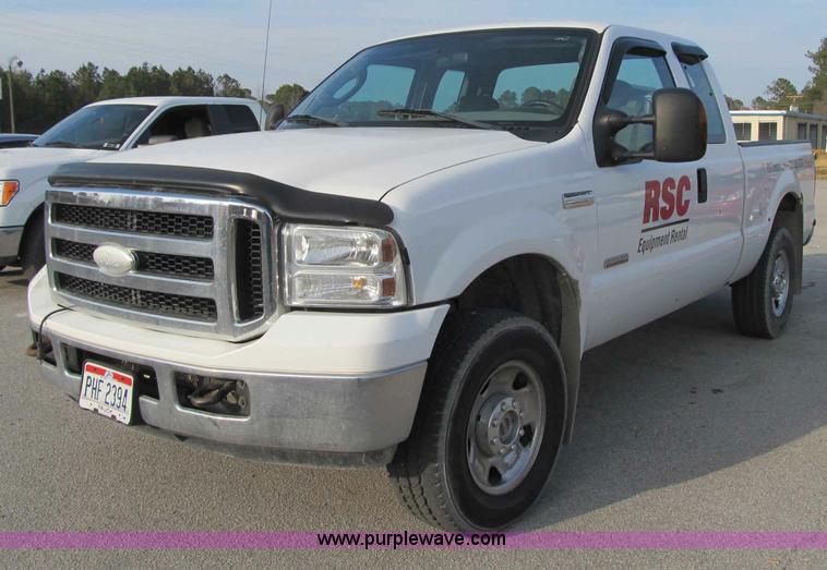 image for item A4930 2006 Ford F250 XLT Super Duty pickup truck