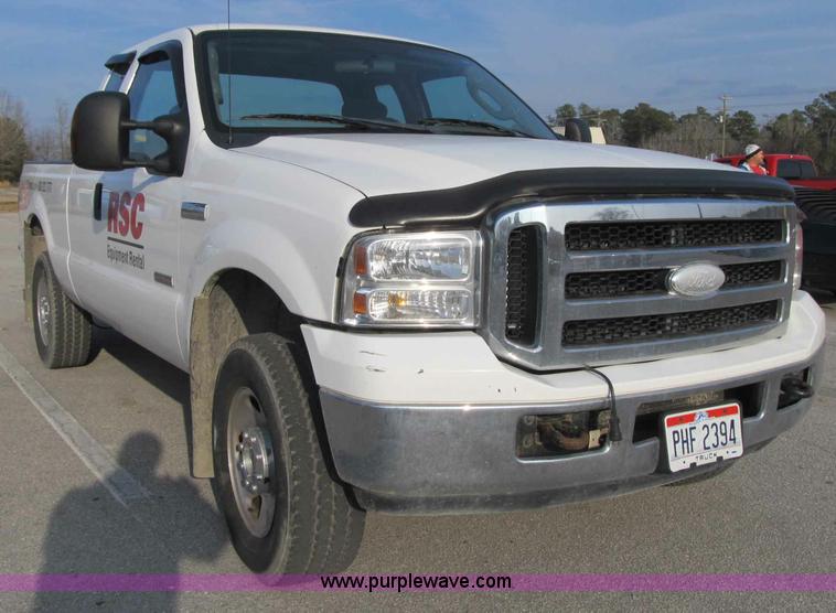 image for item A4930 2006 Ford F250 XLT Super Duty pickup truck