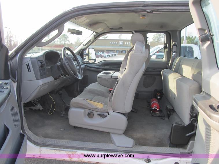 image for item A4930 2006 Ford F250 XLT Super Duty pickup truck