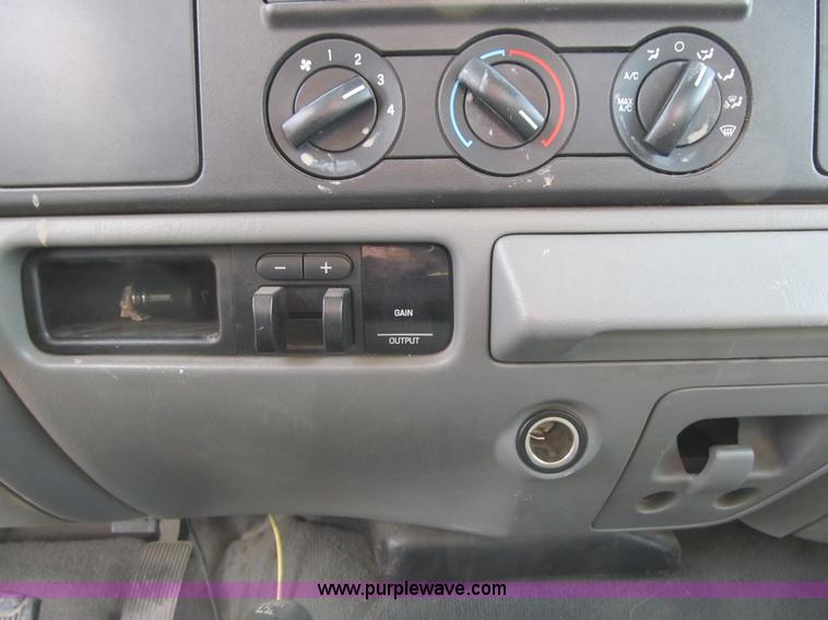 image for item A4930 2006 Ford F250 XLT Super Duty pickup truck