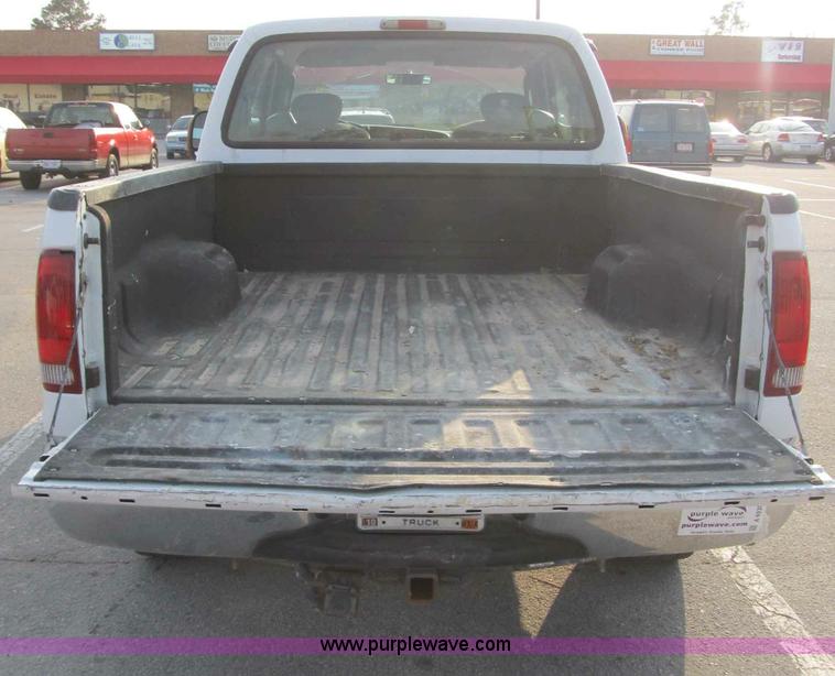 image for item A4930 2006 Ford F250 XLT Super Duty pickup truck