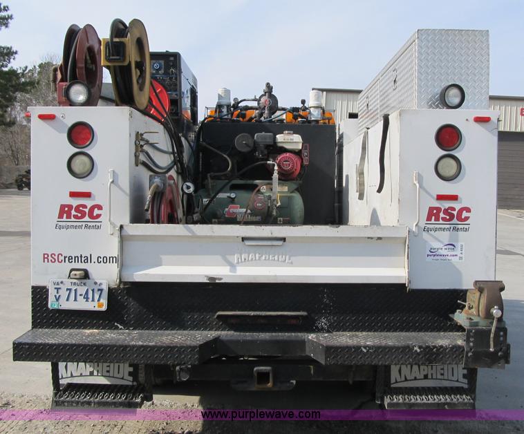 image for item A4932 2004 Ford F550 XL Super Duty service truck