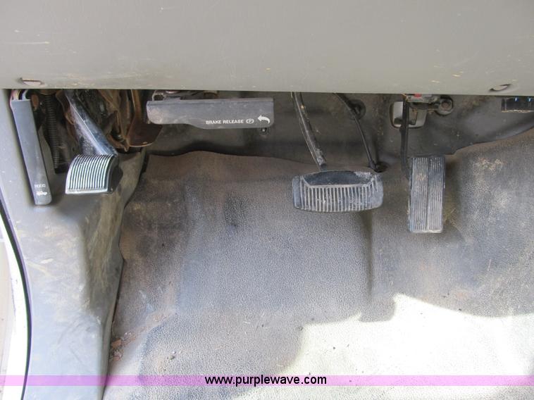 image for item A4932 2004 Ford F550 XL Super Duty service truck