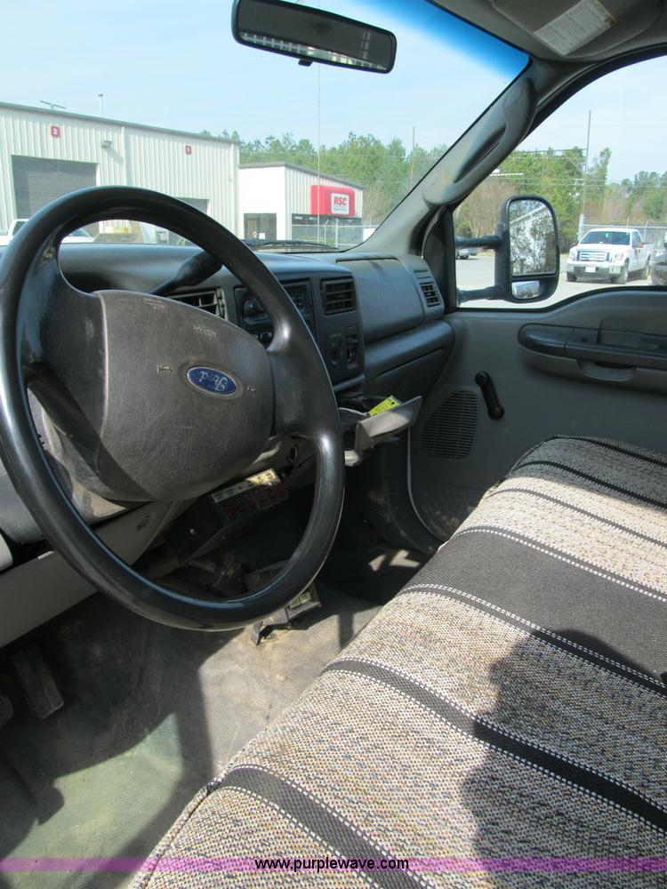 image for item A4932 2004 Ford F550 XL Super Duty service truck