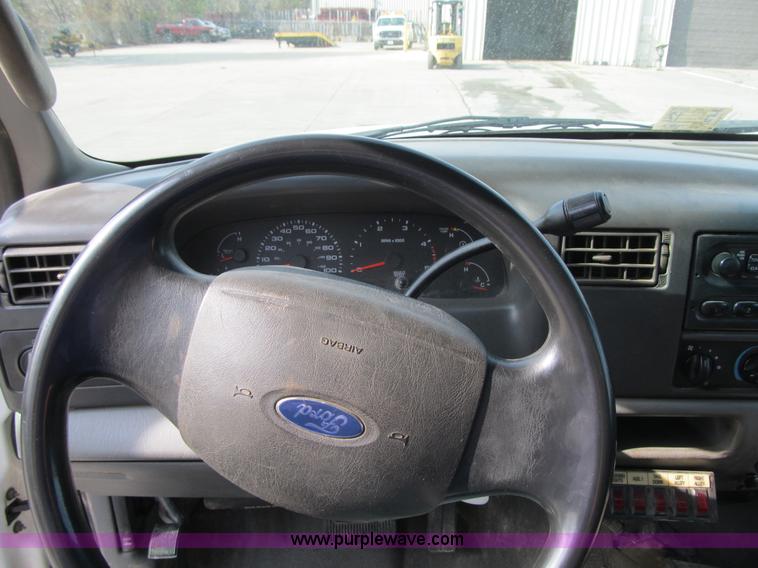 image for item A4932 2004 Ford F550 XL Super Duty service truck