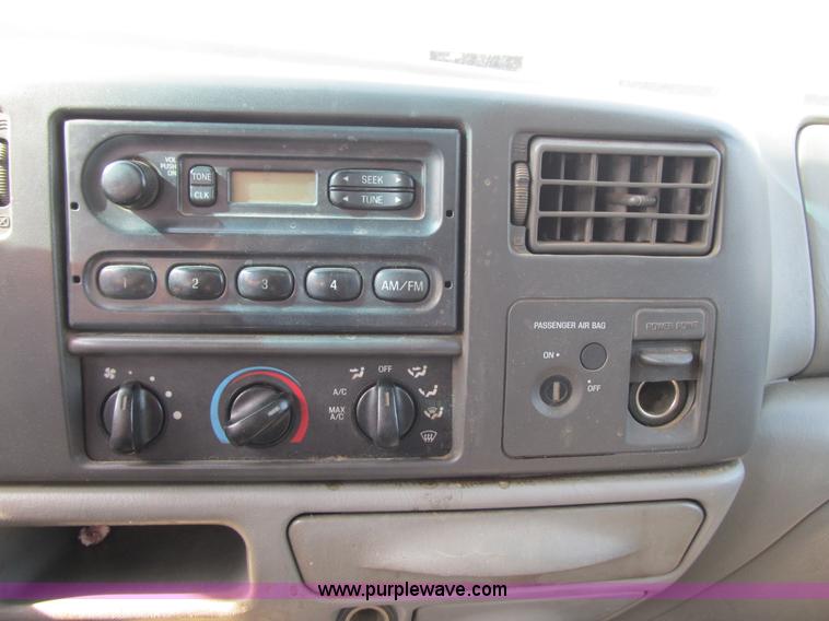 image for item A4932 2004 Ford F550 XL Super Duty service truck