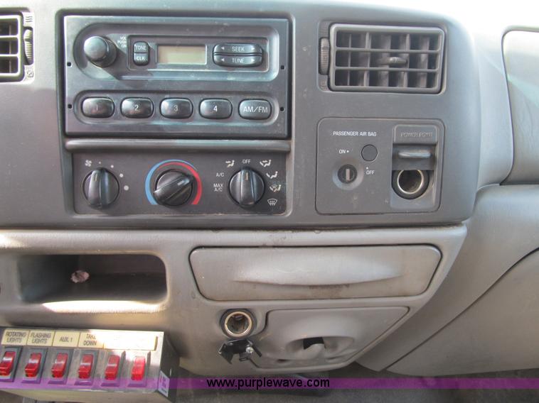 image for item A4932 2004 Ford F550 XL Super Duty service truck