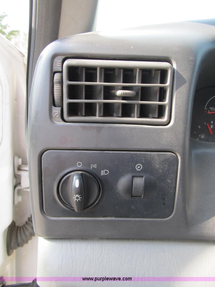 image for item A4932 2004 Ford F550 XL Super Duty service truck