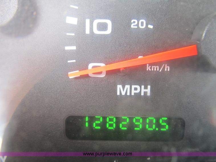 image for item A4932 2004 Ford F550 XL Super Duty service truck