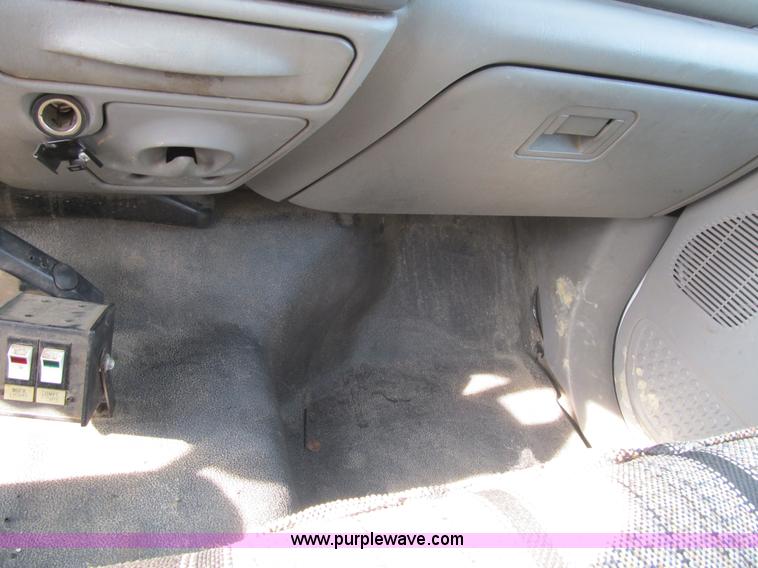 image for item A4932 2004 Ford F550 XL Super Duty service truck