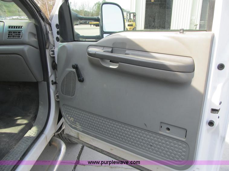 image for item A4932 2004 Ford F550 XL Super Duty service truck