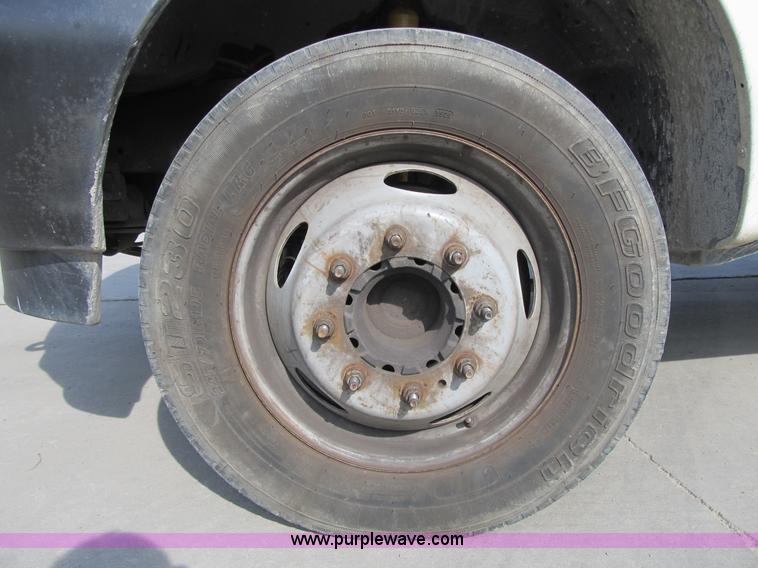 image for item A4932 2004 Ford F550 XL Super Duty service truck