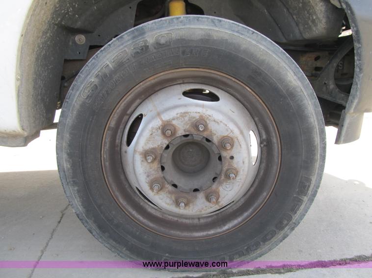 image for item A4932 2004 Ford F550 XL Super Duty service truck