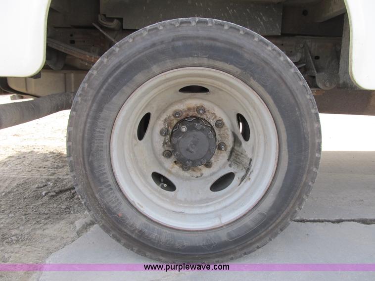 image for item A4932 2004 Ford F550 XL Super Duty service truck