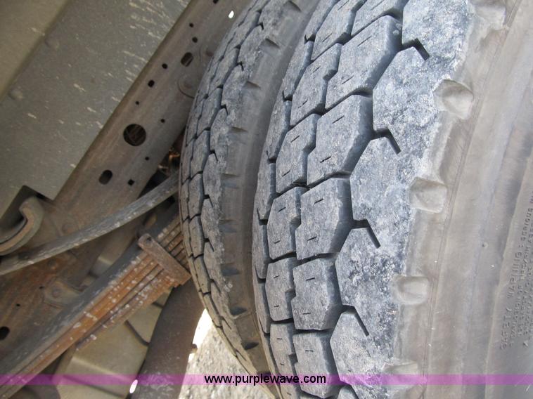 image for item A4932 2004 Ford F550 XL Super Duty service truck