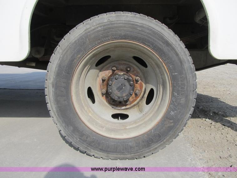 image for item A4932 2004 Ford F550 XL Super Duty service truck