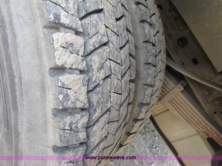 image for item A4932 2004 Ford F550 XL Super Duty service truck