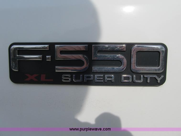 image for item A4932 2004 Ford F550 XL Super Duty service truck