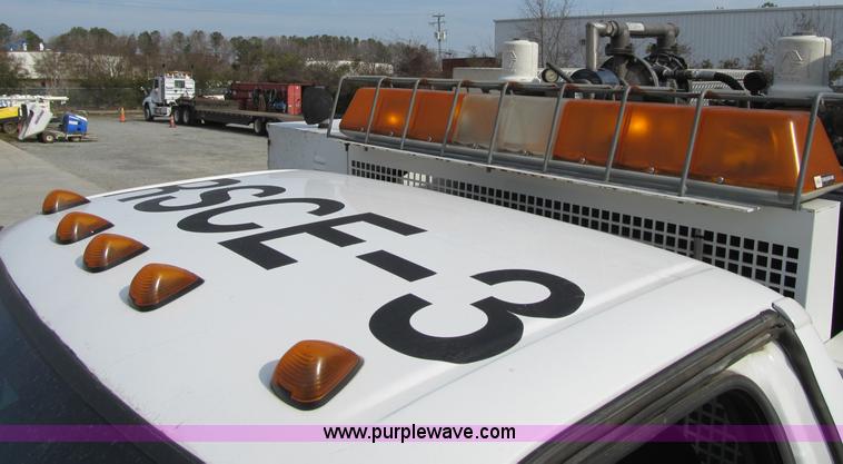 image for item A4932 2004 Ford F550 XL Super Duty service truck