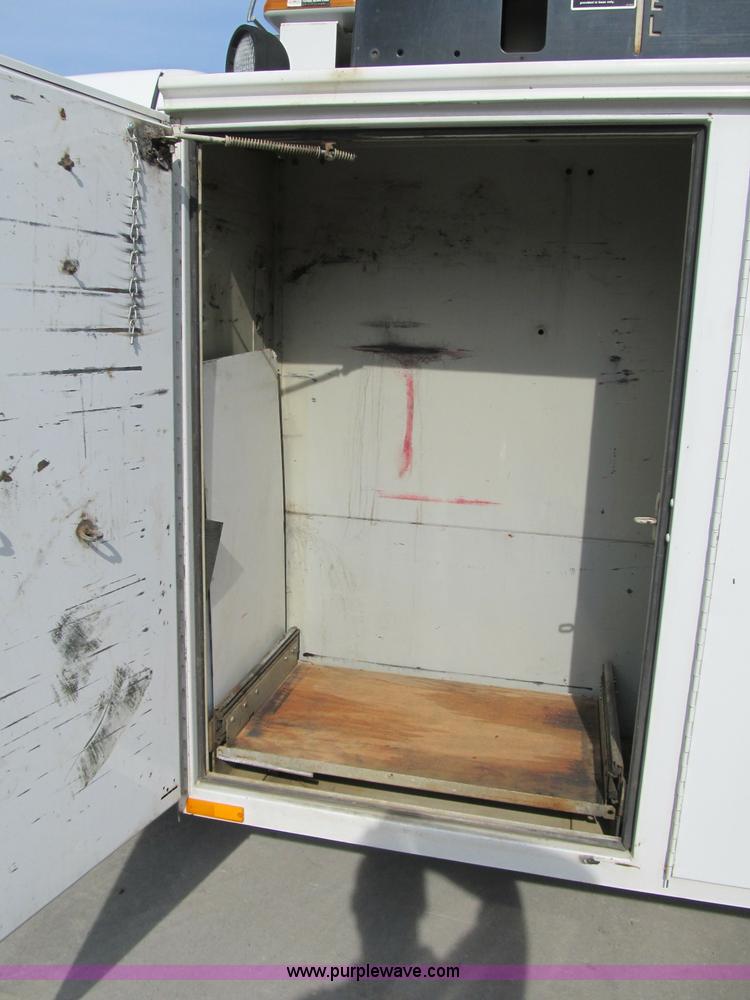 image for item A4932 2004 Ford F550 XL Super Duty service truck