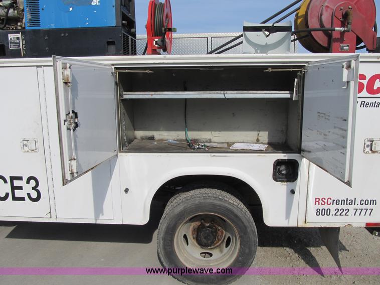 image for item A4932 2004 Ford F550 XL Super Duty service truck