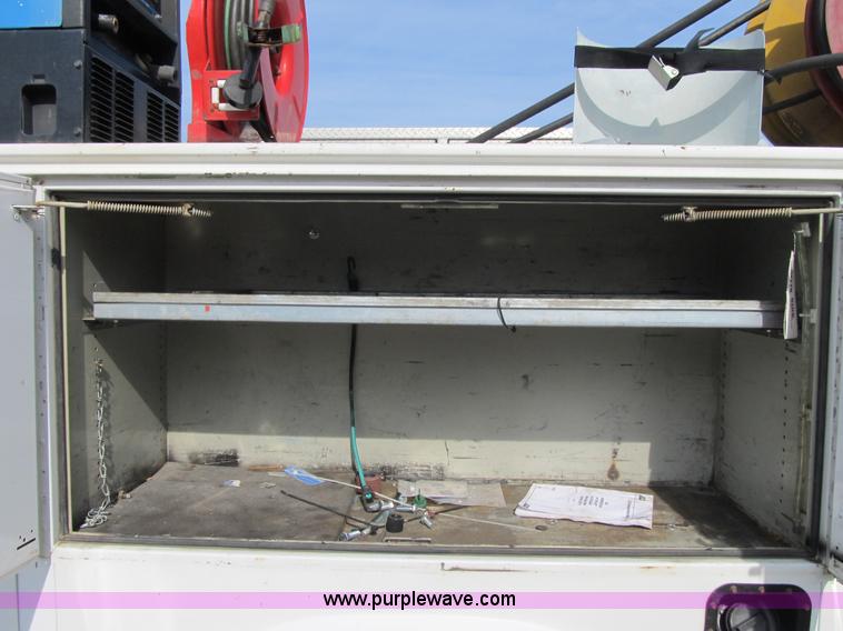 image for item A4932 2004 Ford F550 XL Super Duty service truck