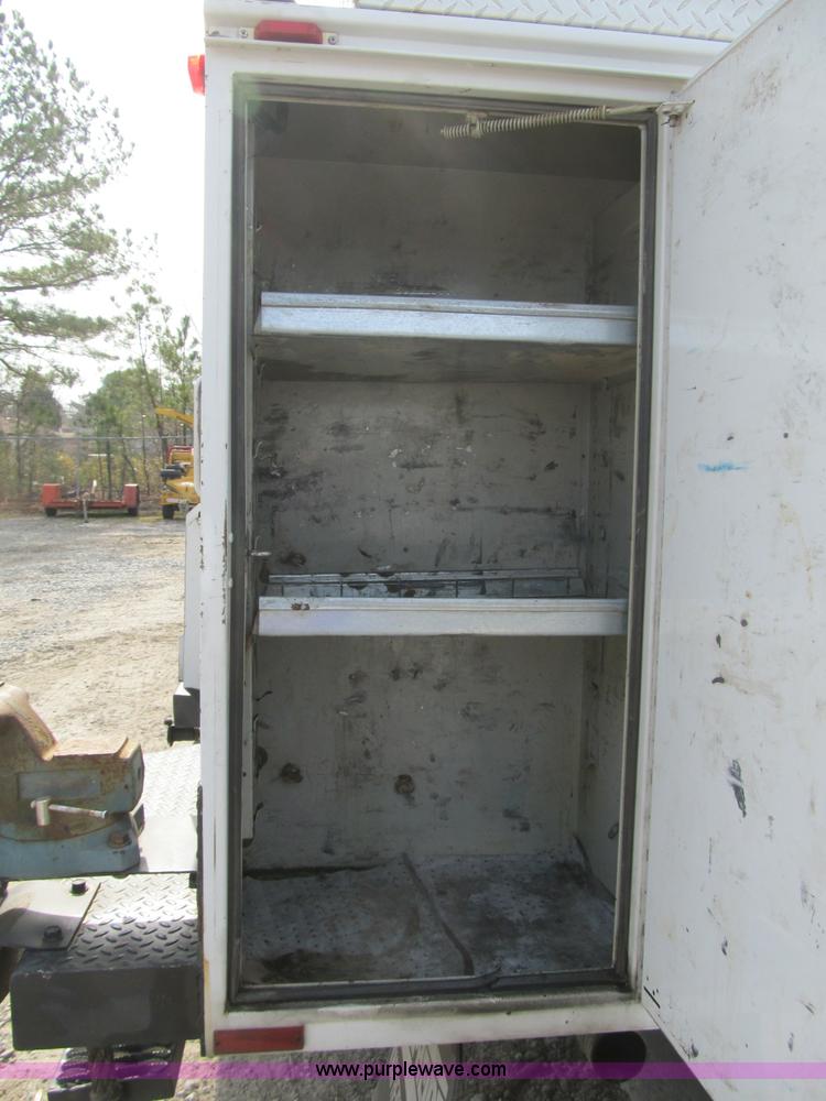 image for item A4932 2004 Ford F550 XL Super Duty service truck