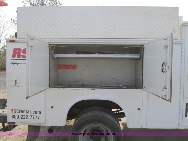 image for item A4932 2004 Ford F550 XL Super Duty service truck